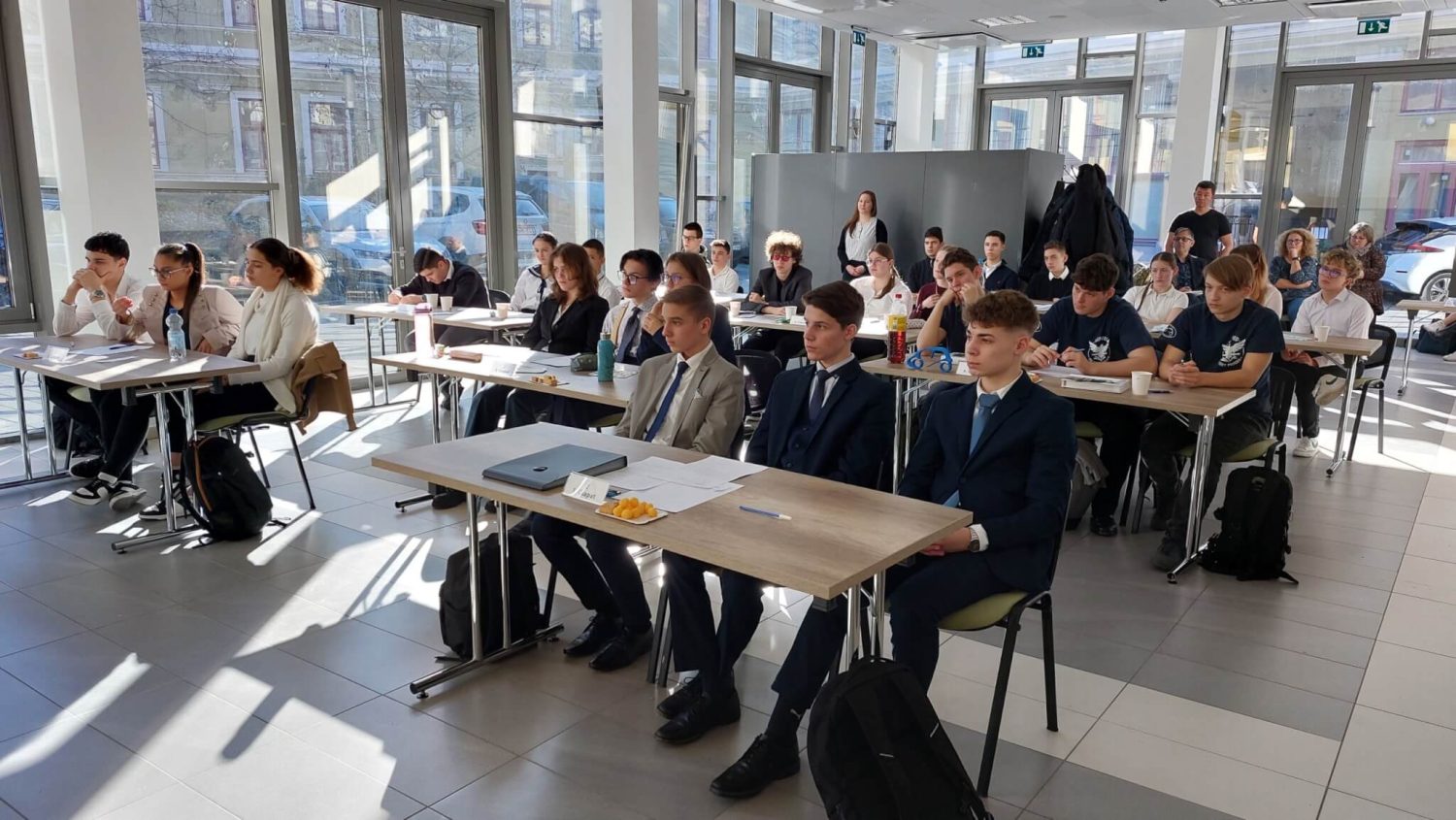 Fiatalok a nemzetközi kapcsolatokban 4 Fiatalok a nemzetközi kapcsolatokban
